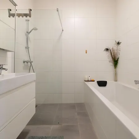 Charming In The Heart Of 아파트 *